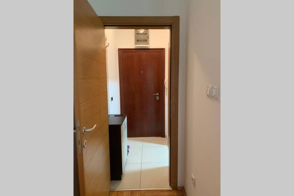 Renovated Cozy Studio 7 At Top Location - Available For Long Term Rentals Nowy Sad Zewnętrze zdjęcie